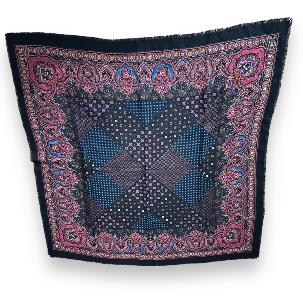 The Specialty House wool scarf
